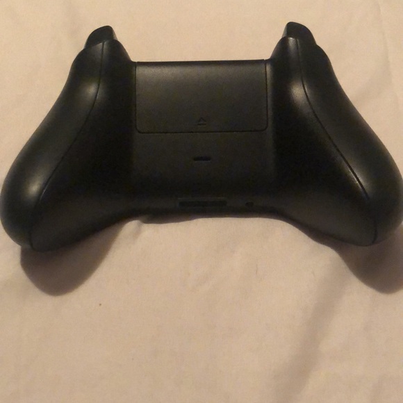 New Xbox one controller - Picture 2 of 2
